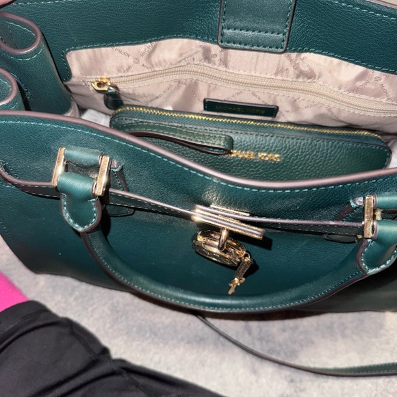 NWT Michael Kors Hamilton Medium Satchel with matching wallet. - Picture 8 of 8